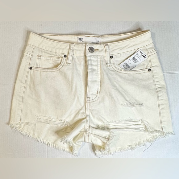RSQ Ivory/ Cream High Rise Short 2 Distressed Fringed Button Closure Size 26 NWT - Picture 3 of 11
